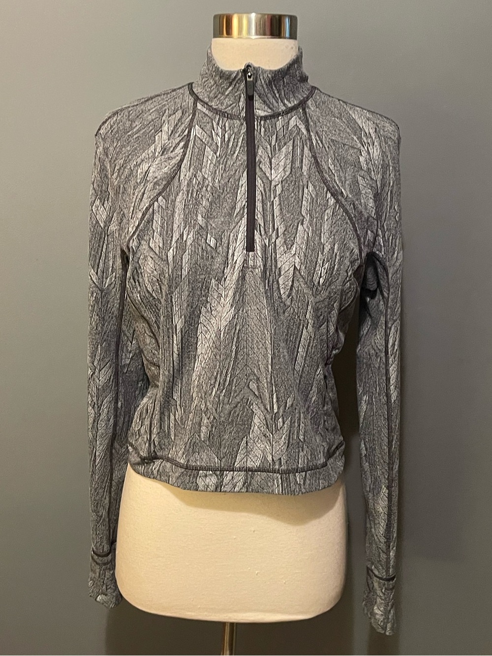 Lululemon Its Rulu Run Cropped Half Zip Reverberate Chevron Jacquard Graphite 10 - Picture 2 of 14